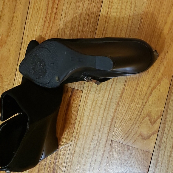 Vince Camuto Black Suede Booties 8.5 - Picture 3 of 4